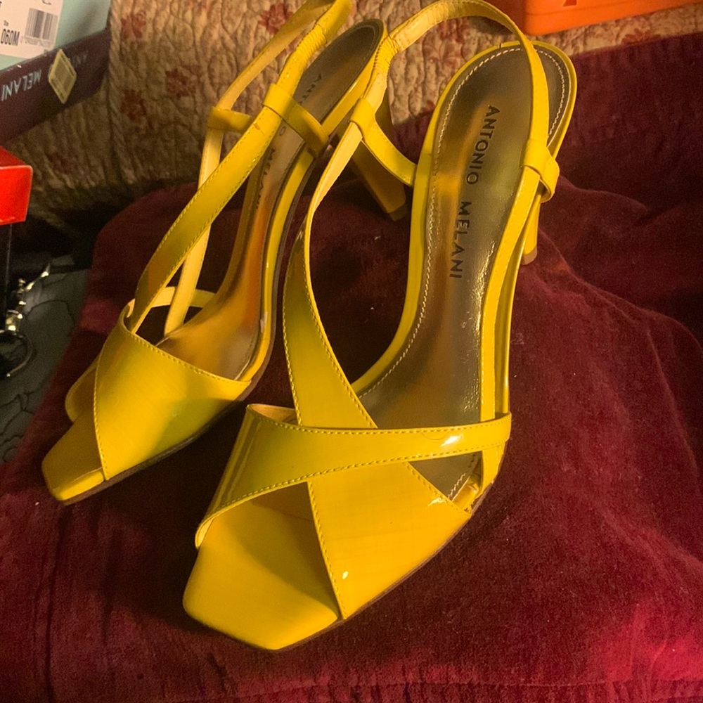 Antonio Melani 6 medium Kaitlyn yellow patient leather heels
